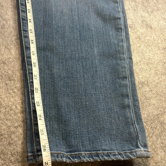 Joe's Loose Fit Crop, Size 31. Light Wash. - Picture 3 of 12